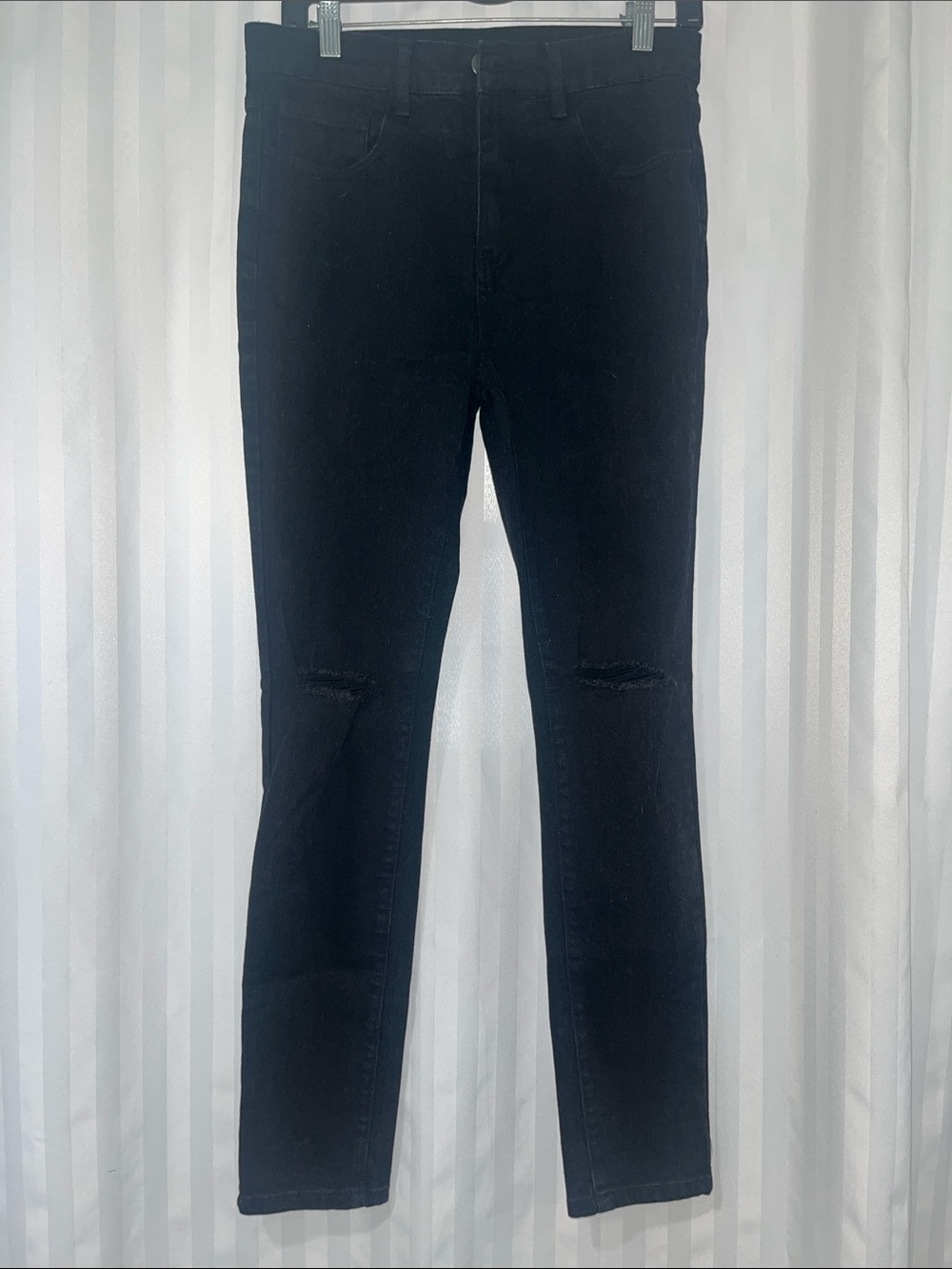 SHEIN Men's Black Skinny Jeans with Knee Detail
